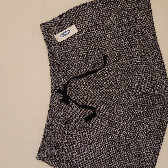Old Navy Pants - NWT Old Navy women's shorts size L